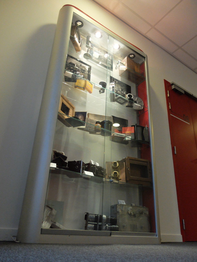 La vitrine à côté de la salle du conseil