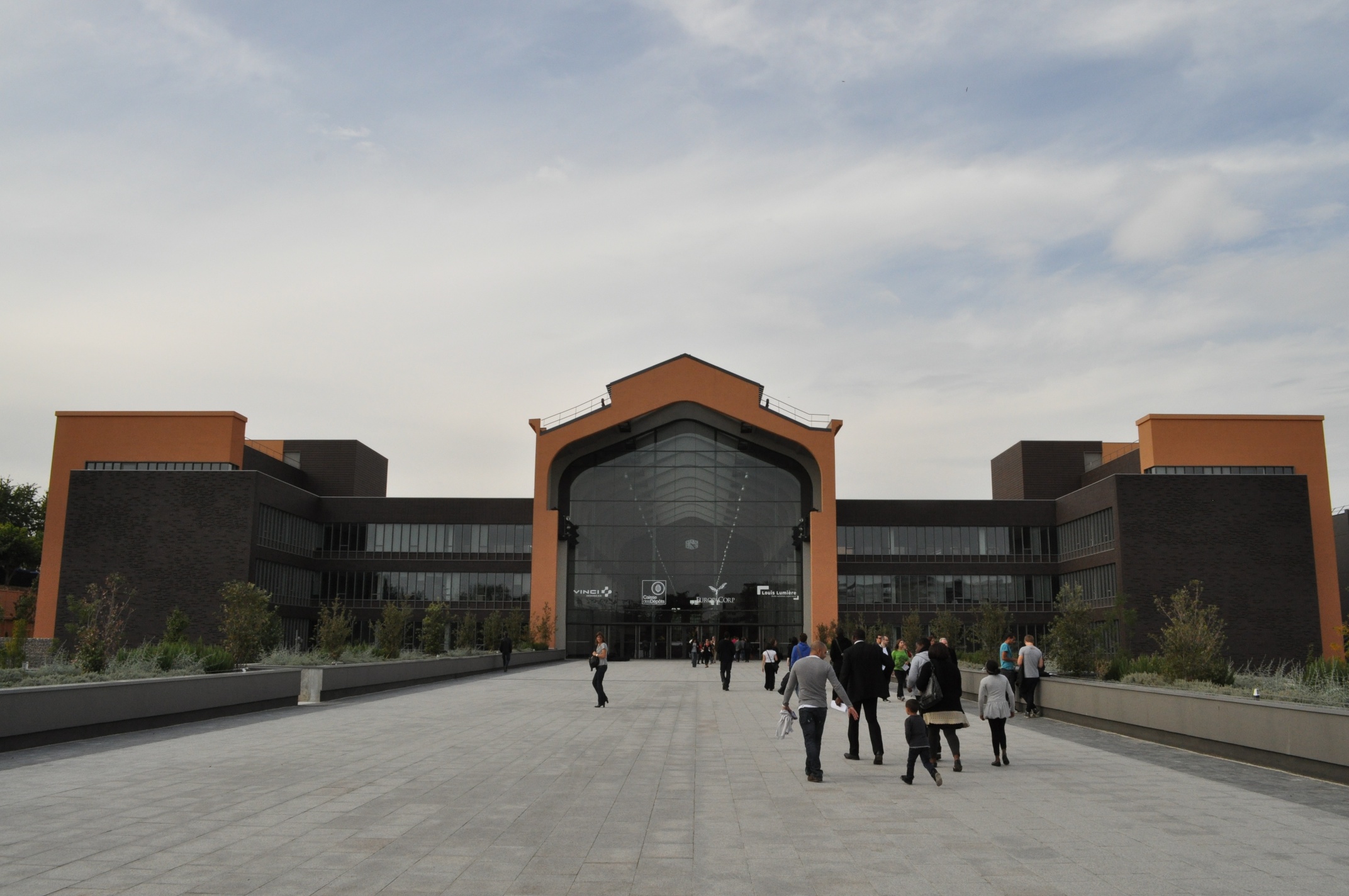Entrée de la Cité du Cinéma